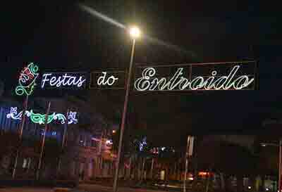 Letreiro personalizado con fontes de texto diferentes
