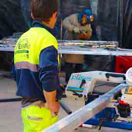 Operarios en taller Electromi�o